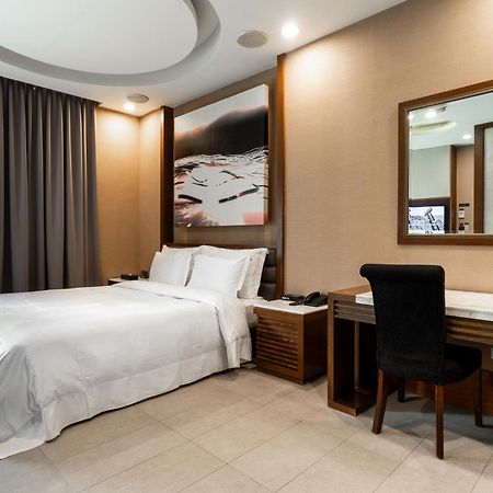 โอย่า บูทิก โมเทล สาขาซินหยิง Motel ภายนอก รูปภาพ