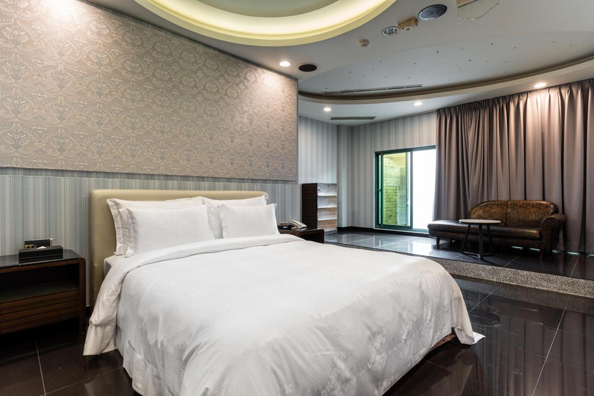 โอย่า บูทิก โมเทล สาขาซินหยิง Motel ภายนอก รูปภาพ