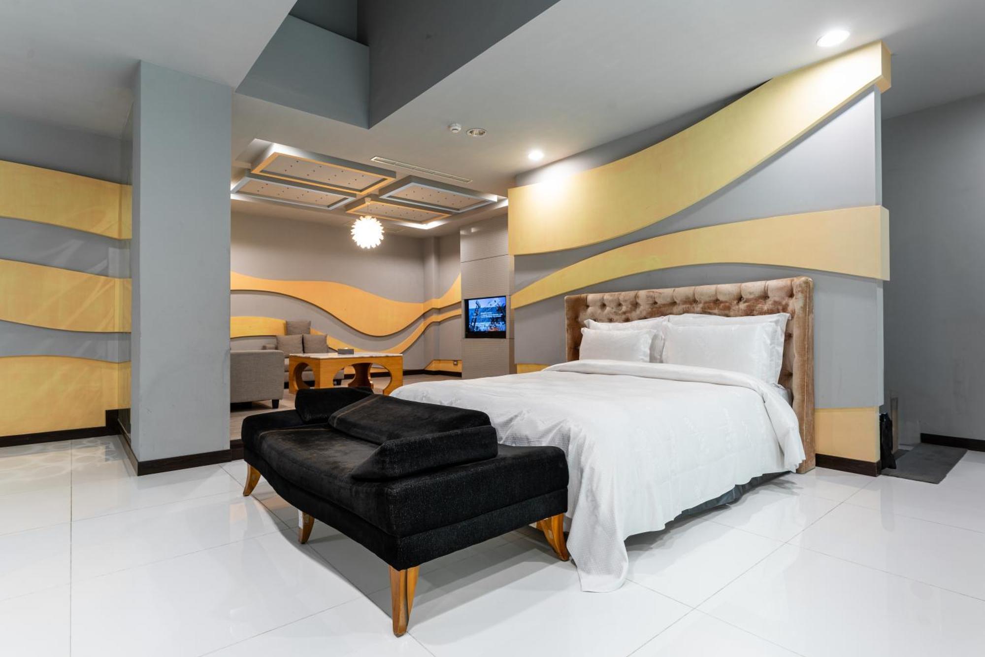 โอย่า บูทิก โมเทล สาขาซินหยิง Motel ภายนอก รูปภาพ