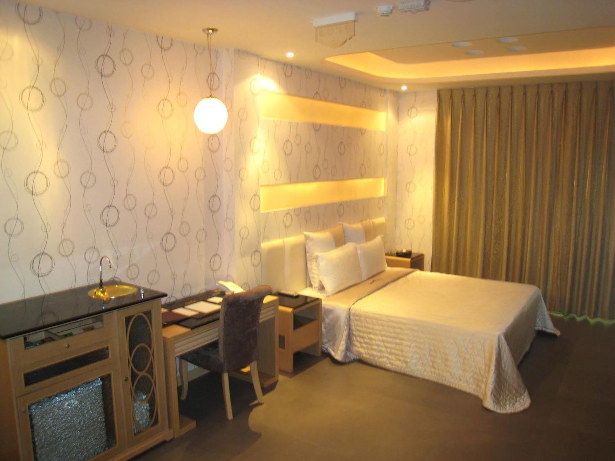 โอย่า บูทิก โมเทล สาขาซินหยิง Motel ภายนอก รูปภาพ