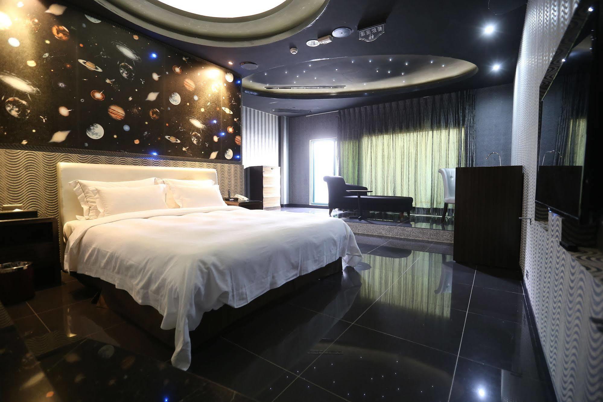 โอย่า บูทิก โมเทล สาขาซินหยิง Motel ภายนอก รูปภาพ